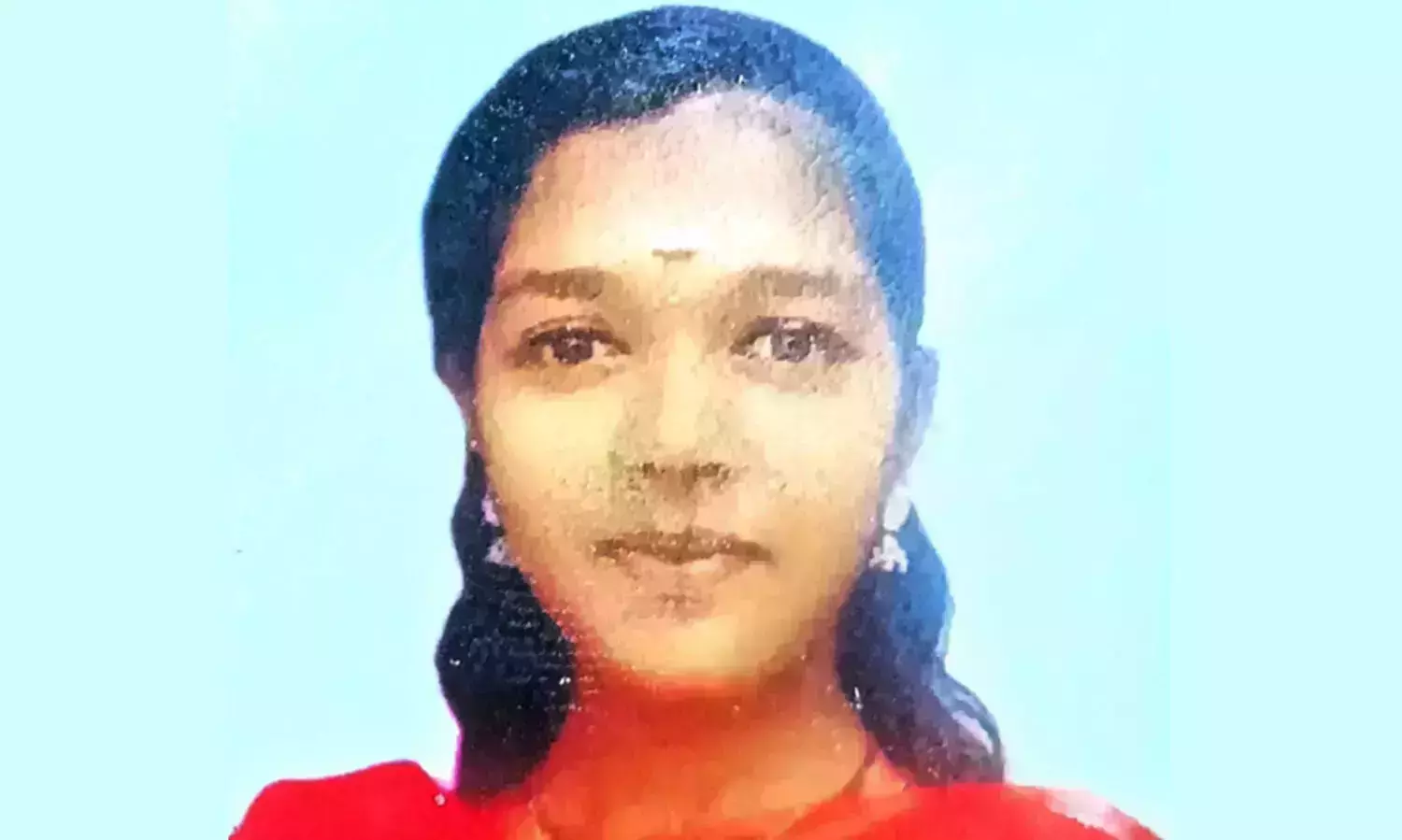 ആദിവാസി പെണ്കുട്ടി വനത്തിനുള്ളില് തൂങ്ങി മരിച്ച നിലയില് ആദിവാസി പെണ്കുട്ടി വനത്തിനുള്ളില് തൂങ്ങി മരിച്ച നിലയില്