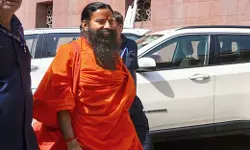 പരസ്യത്തിന്റെ അത്രയും വലിപ്പം മാപ്പിനും ഉണ്ടായിരിക്കണം; പതഞ്ജലിയോട് സുപ്രിം കോടതി പരസ്യത്തിന്റെ അത്രയും വലിപ്പം മാപ്പിനും ഉണ്ടായിരിക്കണം; പതഞ്ജലിയോട് സുപ്രിം കോടതി