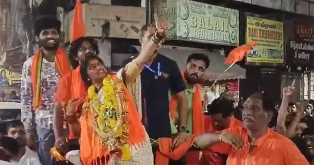 മസ്ജിദിനു നേരെ അമ്പെയ്ത ഹൈദരാബാദിലെ ബിജെപി സ്ഥാനാര്ഥിയുടെ ആസ്തി 221 കോടി മസ്ജിദിനു നേരെ അമ്പെയ്ത ഹൈദരാബാദിലെ ബിജെപി സ്ഥാനാര്ഥിയുടെ ആസ്തി 221 കോടി