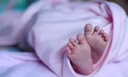 നടുറോഡില്‍ പിഞ്ചുകുഞ്ഞിന്‍റെ മൃതദേഹം; ഫ്ളാറ്റില്‍ നിന്ന് വലിച്ചെറിയുന്ന ദൃശ്യം പുറത്ത്‌