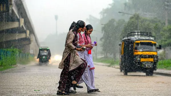 ചൂടിന് ആശ്വാസം; ഇന്ന് അര്‍ധരാത്രി മുതല്‍ 10 ദിവസം മഴ മുന്നറിയിപ്പ്‌