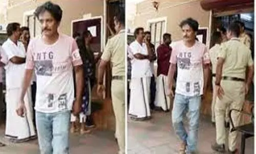 തിരുവല്ലയിൽ യുവതിക്ക് നേരേ ആക്രമണം; ഇരുചക്രവാഹനത്തില് നിന്ന് വലിച്ചു താഴെയിട്ടു; പ്രതി പിടിയിൽ തിരുവല്ലയിൽ യുവതിക്ക് നേരേ ആക്രമണം; ഇരുചക്രവാഹനത്തില് നിന്ന് വലിച്ചു താഴെയിട്ടു; പ്രതി പിടിയിൽ
