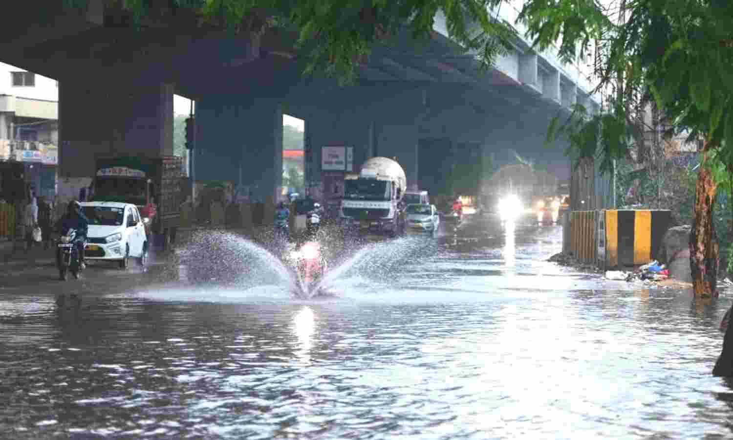 മഴക്കെടുതി: ഹൈദരാബാദില് മതില് ഇടിഞ്ഞുവീണ് ഏഴു മരണം മഴക്കെടുതി: ഹൈദരാബാദില് മതില് ഇടിഞ്ഞുവീണ് ഏഴു മരണം