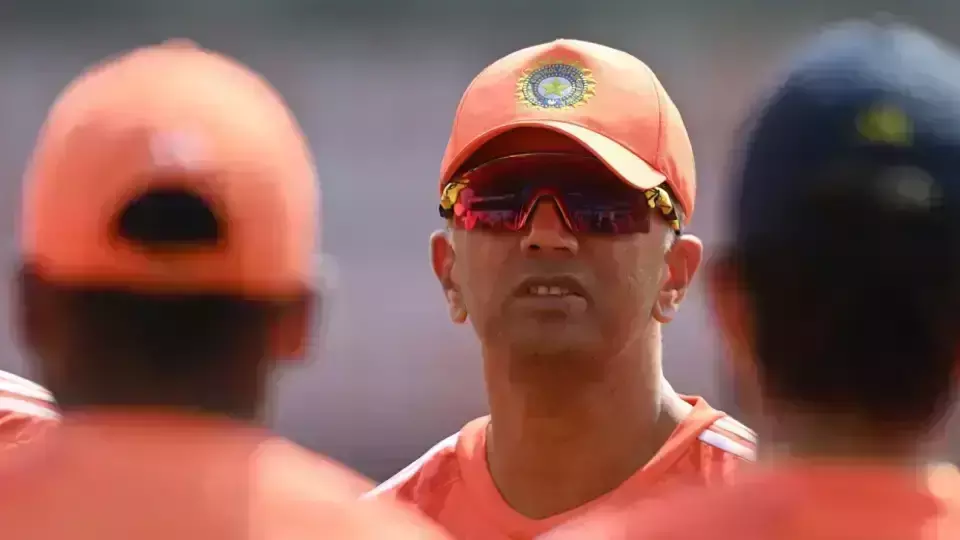 ദ്രാവിഡ് പുറത്തേക്ക്; ലോകകപ്പിന് ശേഷം പുതിയ പരിശീലകനെ നിയമിക്കും ദ്രാവിഡ് പുറത്തേക്ക്; ലോകകപ്പിന് ശേഷം പുതിയ പരിശീലകനെ നിയമിക്കും