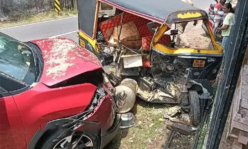 കോട്ടയം ഇല്ലിക്കലിൽ കാറും ഓട്ടോയും കൂട്ടിയിടിച്ചു; രണ്ടു പേർക്ക് ഗുരുതര പരിക്ക് കോട്ടയം ഇല്ലിക്കലിൽ കാറും ഓട്ടോയും കൂട്ടിയിടിച്ചു; രണ്ടു പേർക്ക് ഗുരുതര പരിക്ക്
