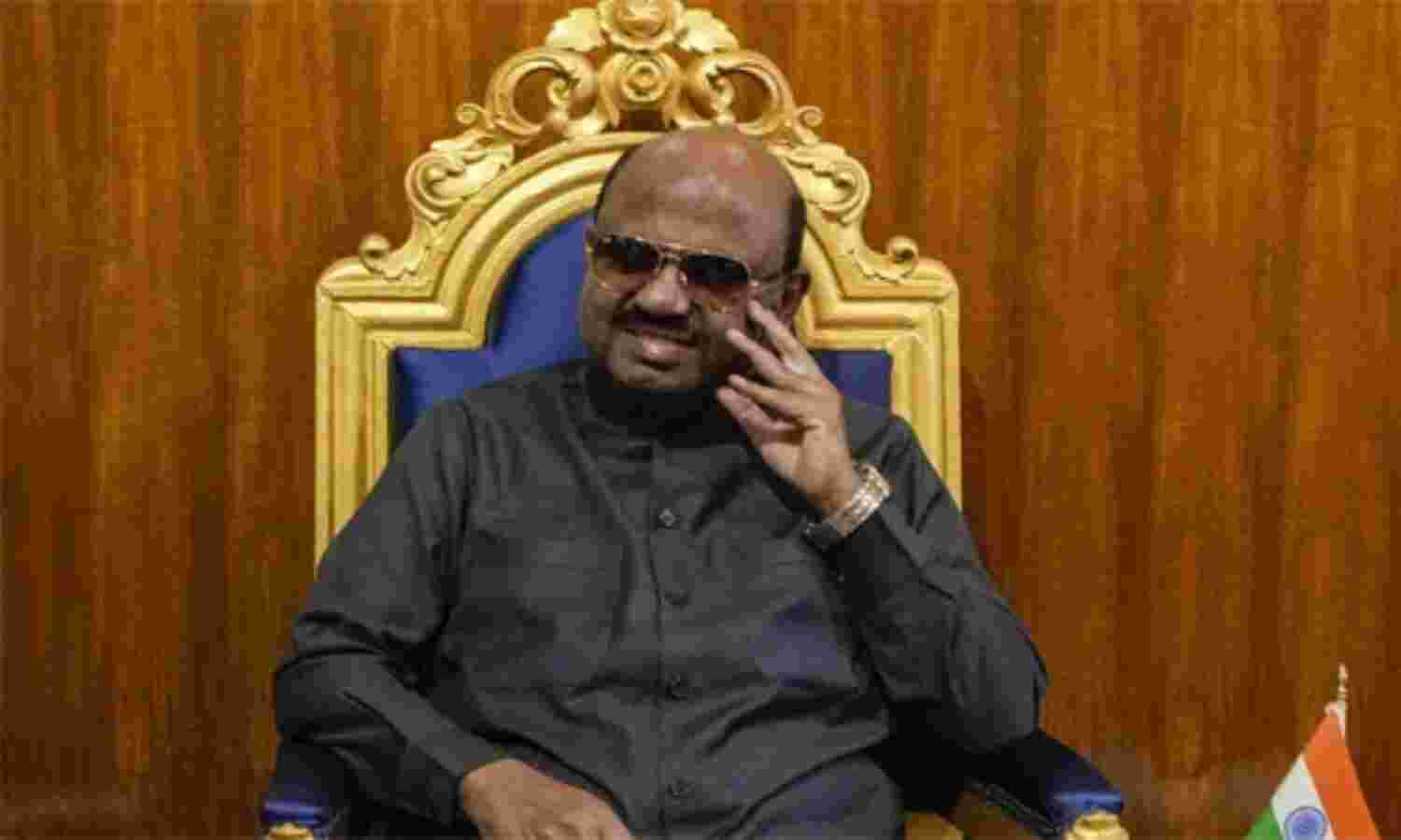 ബംഗാള് ഗവര്ണര് ലൈംഗികമായി പീഡിപ്പിച്ചെന്ന നര്ത്തകിയുടെ പരാതിയില് പോലിസ് റിപോര്ട്ട് കൈമാറി ബംഗാള് ഗവര്ണര് ലൈംഗികമായി പീഡിപ്പിച്ചെന്ന നര്ത്തകിയുടെ പരാതിയില് പോലിസ് റിപോര്ട്ട് കൈമാറി