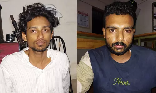 കണ്ണൂരില് എംഡിഎംഎ ശേഖരവുമായി രണ്ടുപേര് പിടിയില് കണ്ണൂരില് എംഡിഎംഎ ശേഖരവുമായി രണ്ടുപേര് പിടിയില്