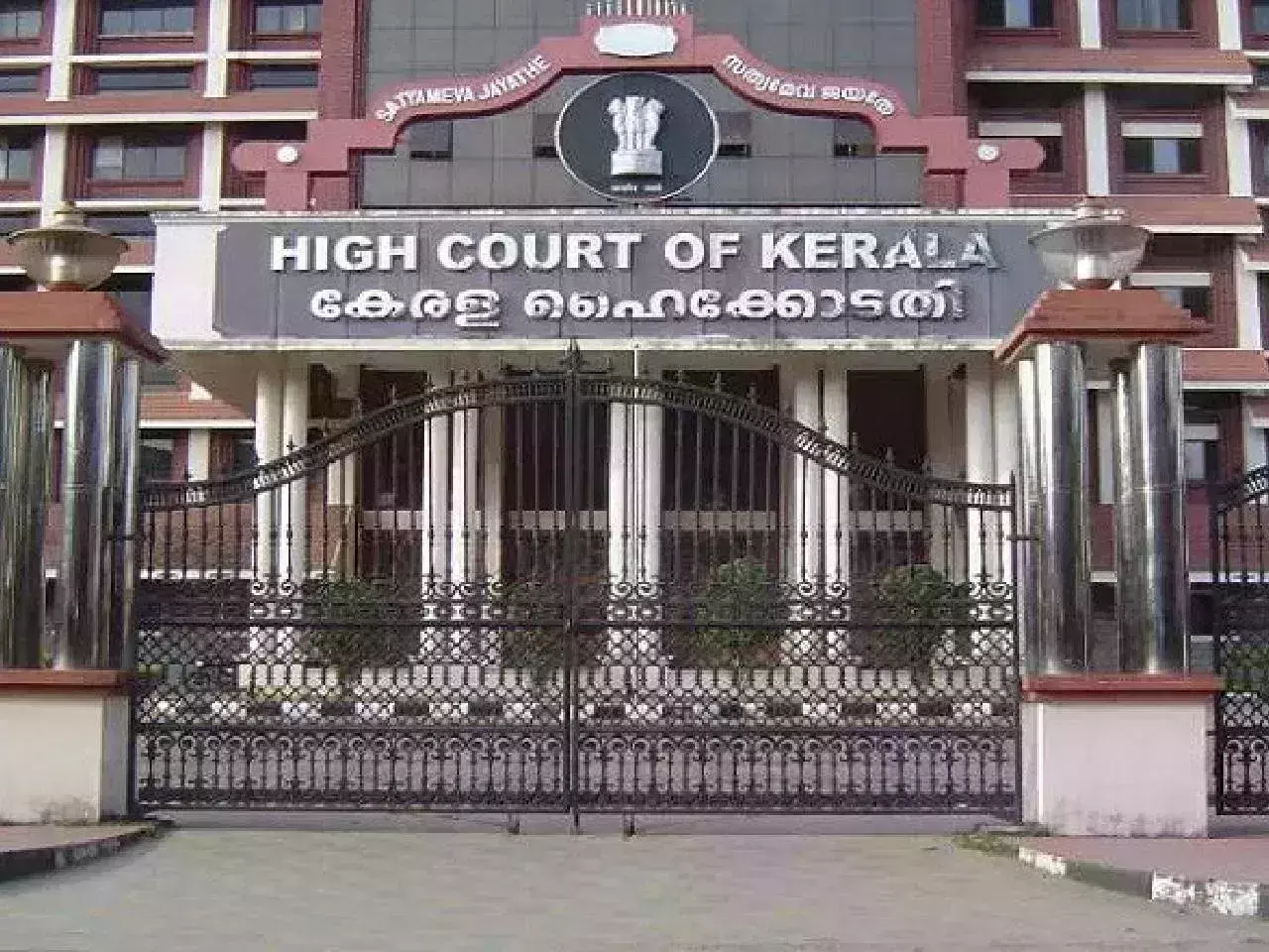 മുഖ്യമന്ത്രിക്കെതിരേ വധഭീഷണി മുഴക്കിയ സംഭവം; പ്രതി വിചാരണ നേരിടണമെന്ന് ഹൈക്കോടതി മുഖ്യമന്ത്രിക്കെതിരേ വധഭീഷണി മുഴക്കിയ സംഭവം; പ്രതി വിചാരണ നേരിടണമെന്ന് ഹൈക്കോടതി