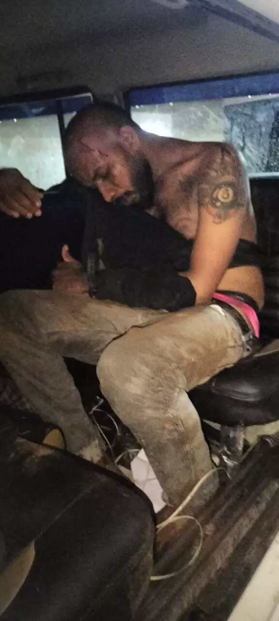 മാരകായുധങ്ങളുമായി എത്തിയ സംഘത്തെ നാട്ടുകാർ പിടികൂടി മാരകായുധങ്ങളുമായി എത്തിയ സംഘത്തെ നാട്ടുകാർ പിടികൂടി