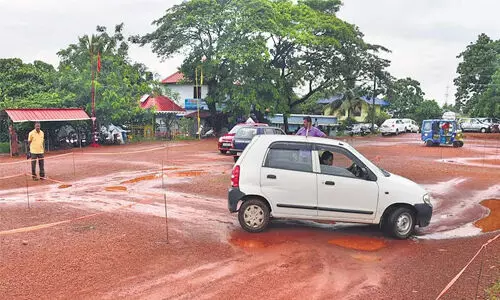 ഡ്രൈവിങ് ടെസ്റ്റ് പരിഷ്കരണം; സര്ക്കുലറിനെതിരായ ഹരജികള് ഇന്ന് ഹൈക്കോടതി പരിഗണിക്കും ഡ്രൈവിങ് ടെസ്റ്റ് പരിഷ്കരണം; സര്ക്കുലറിനെതിരായ ഹരജികള് ഇന്ന് ഹൈക്കോടതി പരിഗണിക്കും