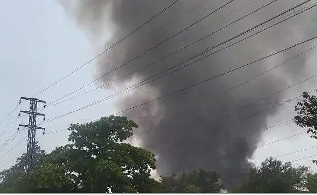 താനെയിലെ കെമിക്കല് ഫാക്റ്ററിയില് തീപ്പിടിത്തം; 4 മരണം, 25 പേര്ക്ക് പരിക്ക് താനെയിലെ കെമിക്കല് ഫാക്റ്ററിയില് തീപ്പിടിത്തം; 4 മരണം, 25 പേര്ക്ക് പരിക്ക്