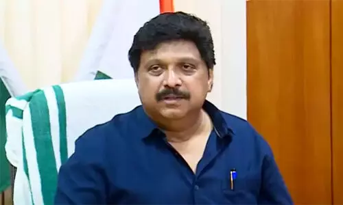 ഹൈവേയിലെ അനാവശ്യ സിഗ്നലുകൾ അണയ്ക്കും, ട്രാഫിക് സുഗമമാക്കും; യൂ ടേണുകൾ അനുവദിച്ച് പരിഹാരം കാണുമെന്ന് മന്ത്രി ഗണേഷ് കുമാർ ഹൈവേയിലെ അനാവശ്യ സിഗ്നലുകൾ അണയ്ക്കും, ട്രാഫിക് സുഗമമാക്കും; യൂ ടേണുകൾ അനുവദിച്ച് പരിഹാരം കാണുമെന്ന് മന്ത്രി ഗണേഷ് കുമാർ