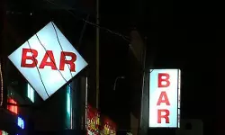 മദ്യനയംമാറ്റാന് രണ്ടര ലക്ഷം വീതം കോഴ; ബാറുടമ നേതാവിന്റെ ശബ്ദരേഖ വിവാദത്തില് മദ്യനയംമാറ്റാന് രണ്ടര ലക്ഷം വീതം കോഴ; ബാറുടമ നേതാവിന്റെ ശബ്ദരേഖ വിവാദത്തില്