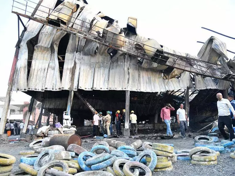 ഗുജറാത്തിലെ ഗെയിമിങ് സെന്ററില്‍ തീപിടിത്തം; കുട്ടികളടക്കം 24 മരണം; നിരവധി പേര്‍ക്ക് പൊള്ളലേറ്റു