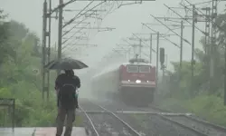 കനത്ത മഴയും മോശം കാലാവസ്ഥയും ട്രെയിനുകള്‍ വൈകിയോടുന്നു