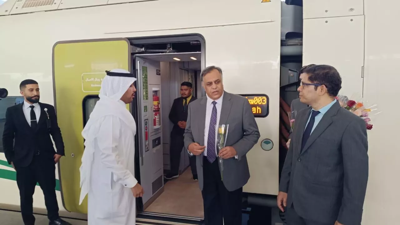 ഇന്ത്യന് ഹാജിമാര്ക്ക് ജിദ്ദ എയര്പോര്ട്ടില് നിന്ന് മക്കയിലേക്ക് അതിവേഗ ട്രെയിന് സൗകര്യം ഇന്ത്യന് ഹാജിമാര്ക്ക് ജിദ്ദ എയര്പോര്ട്ടില് നിന്ന് മക്കയിലേക്ക് അതിവേഗ ട്രെയിന് സൗകര്യം