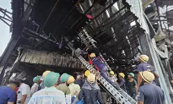 ഗുജറാത്തിലെ ഗെയിമിങ് സെന്ററിലെ തീപിടിത്തം: മരണം 32 ആയി ഗുജറാത്തിലെ ഗെയിമിങ് സെന്ററിലെ തീപിടിത്തം: മരണം 32 ആയി