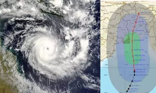 റേമല് ചുഴലിക്കാറ്റ് കരതൊട്ടു; വീശുന്നത് 120 കി.മീ വരെ വേഗതയില്, അതീവ ജാഗ്രതാ നിര്ദേശം റേമല് ചുഴലിക്കാറ്റ് കരതൊട്ടു; വീശുന്നത് 120 കി.മീ വരെ വേഗതയില്, അതീവ ജാഗ്രതാ നിര്ദേശം