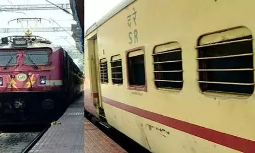 നിലമ്പൂർ-ഷൊർണ്ണൂർ ട്രെയിനിൽ പാമ്പ് ; യുവതിയെ കടിച്ചതായി സംശയം നിലമ്പൂർ-ഷൊർണ്ണൂർ ട്രെയിനിൽ പാമ്പ് ; യുവതിയെ കടിച്ചതായി സംശയം