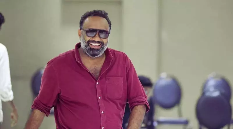 ഒമര് ലുലുവിന് ഇടക്കാല മുന്കൂര് ജാമ്യം ഒമര് ലുലുവിന് ഇടക്കാല മുന്കൂര് ജാമ്യം