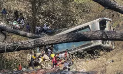 ജമ്മു കശ്മീരില് ബസ് മറിഞ്ഞ് 21 മരണം; 40 പേര്ക്കു പരിക്ക് ജമ്മു കശ്മീരില് ബസ് മറിഞ്ഞ് 21 മരണം; 40 പേര്ക്കു പരിക്ക്