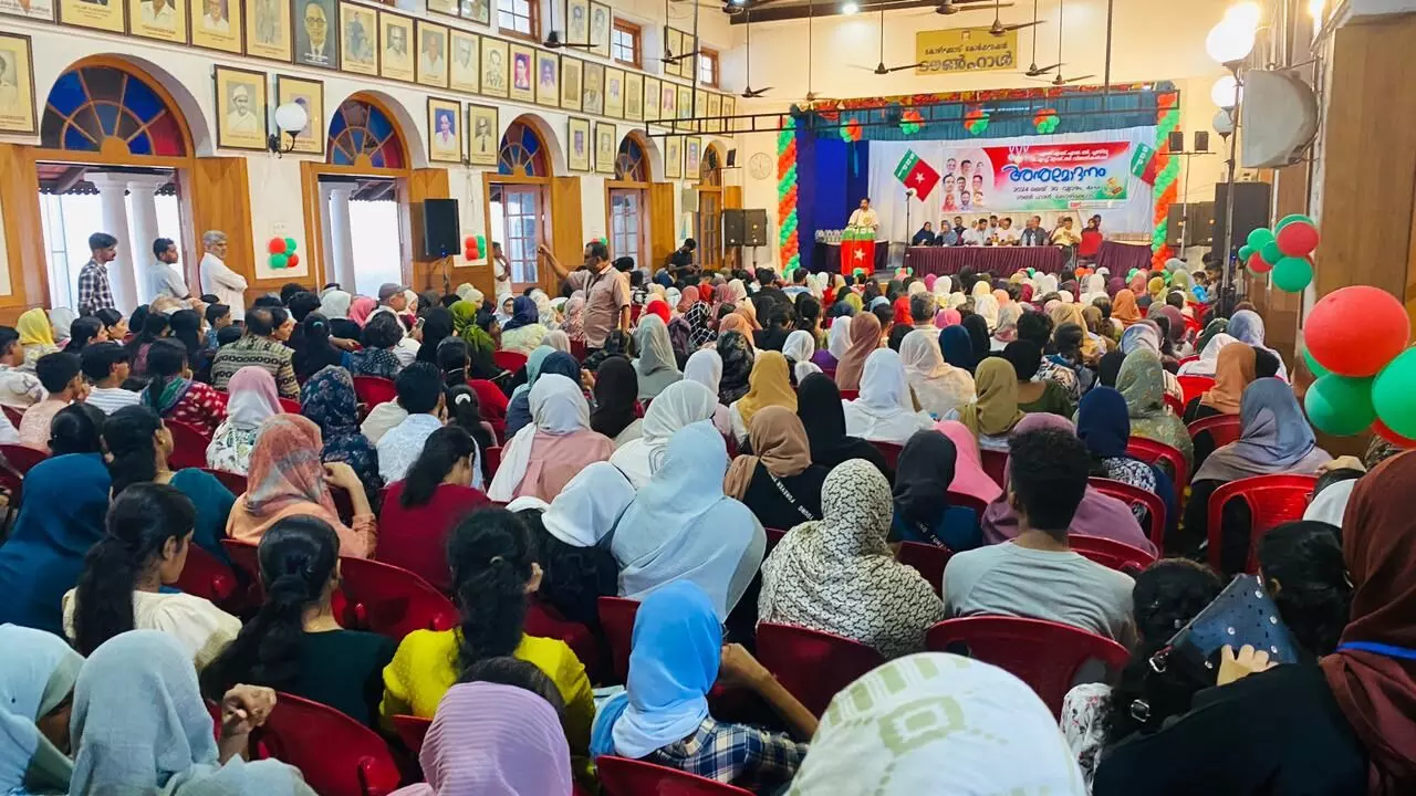 പ്ലസ് വണ് സീറ്റ് കുറവ്; പ്രതിഷേധമായി എസ് ഡിപിഐ അനുമോദന സദസ്സ് പ്ലസ് വണ് സീറ്റ് കുറവ്; പ്രതിഷേധമായി എസ് ഡിപിഐ അനുമോദന സദസ്സ്