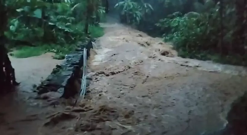 തൃശൂരില്‍ ശക്തമായ മഴ; ഇടുക്കിയില്‍ ഉരുള്‍പൊട്ടല്‍, കക്കയത്ത് മണ്ണിടിച്ചില്‍