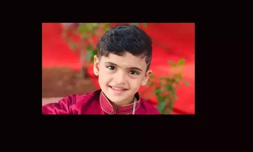 മാതാപിതാക്കളുടെ കൈയില്നിന്ന് കുളത്തില്വീണ നാലു വയസ്സുകാരന് മരിച്ചു മാതാപിതാക്കളുടെ കൈയില്നിന്ന് കുളത്തില്വീണ നാലു വയസ്സുകാരന് മരിച്ചു