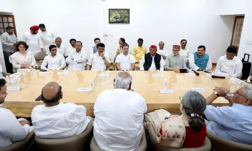 മോദിയുടെ രാഷ്ട്രീയവും ധാര്മികവുമായ പരാജയം; വോട്ടര്മാര്ക്ക് നന്ദി പറഞ്ഞ് ഖാര്ഗേ(VIDEO) മോദിയുടെ രാഷ്ട്രീയവും ധാര്മികവുമായ പരാജയം; വോട്ടര്മാര്ക്ക് നന്ദി പറഞ്ഞ് ഖാര്ഗേ(VIDEO)