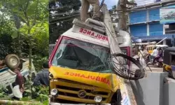 സുൽത്താൻ ബത്തേരി ദൊട്ടപ്പൻ കുളത്ത് ആംബുലൻസ് അടക്കം നിരവധി വാഹനങ്ങൾ അപകടത്തിൽപെട്ടു