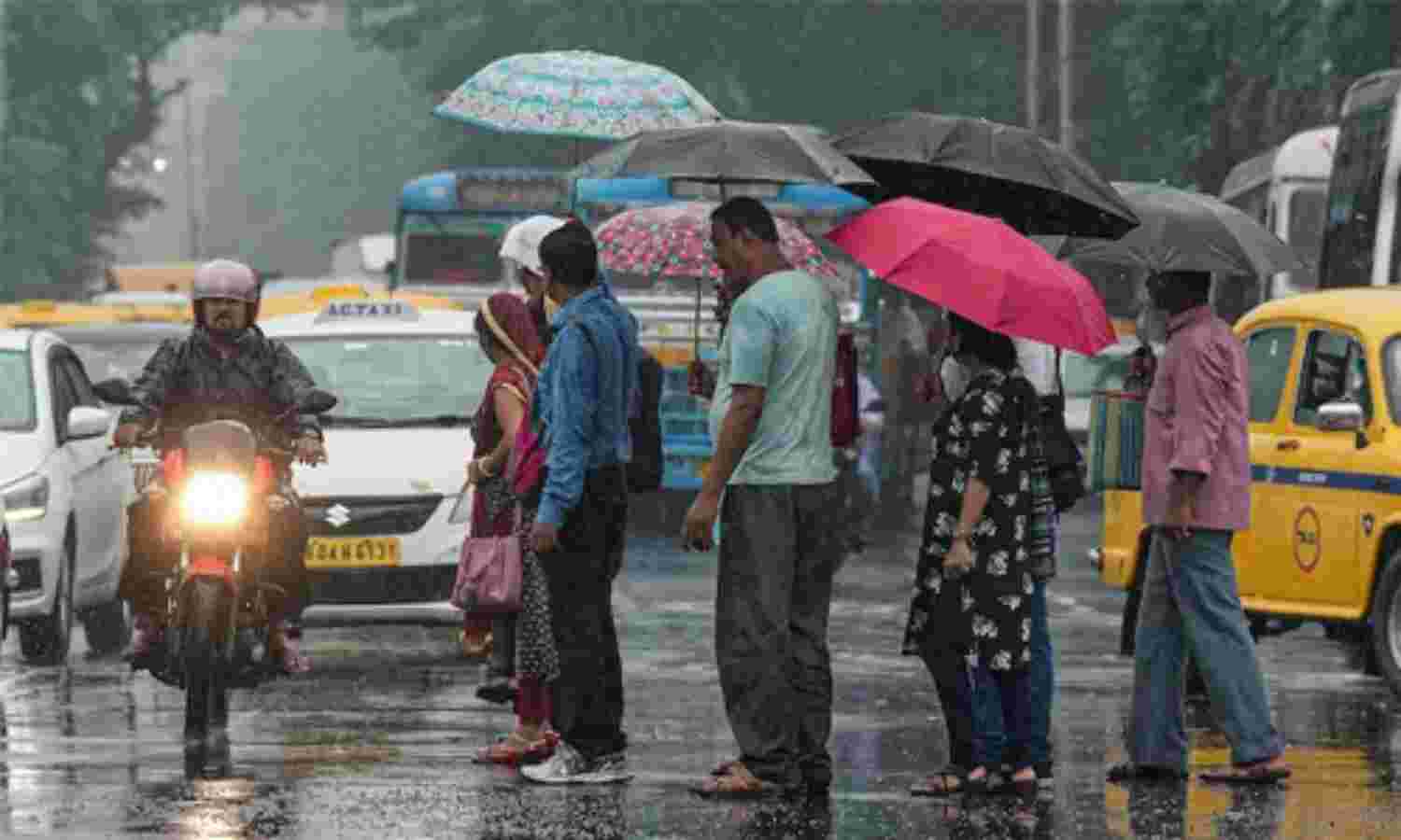 സംസ്ഥാനത്ത് ഇന്ന് മഴ കനക്കും; 3 ജില്ലകളിൽ ഓറഞ്ച് അലർട്ട്, മത്സ്യബന്ധനത്തിന് വിലക്ക് സംസ്ഥാനത്ത് ഇന്ന് മഴ കനക്കും; 3 ജില്ലകളിൽ ഓറഞ്ച് അലർട്ട്, മത്സ്യബന്ധനത്തിന് വിലക്ക്