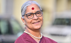 രാഹുല്‍ ഗാന്ധി റായ്ബറേലിയില്‍ മത്സരിക്കുമെന്ന് പറയാതിരുന്നത് തെറ്റ്; വയനാട്ടുകാരെ വഞ്ചിച്ചു: ആനി രാജ