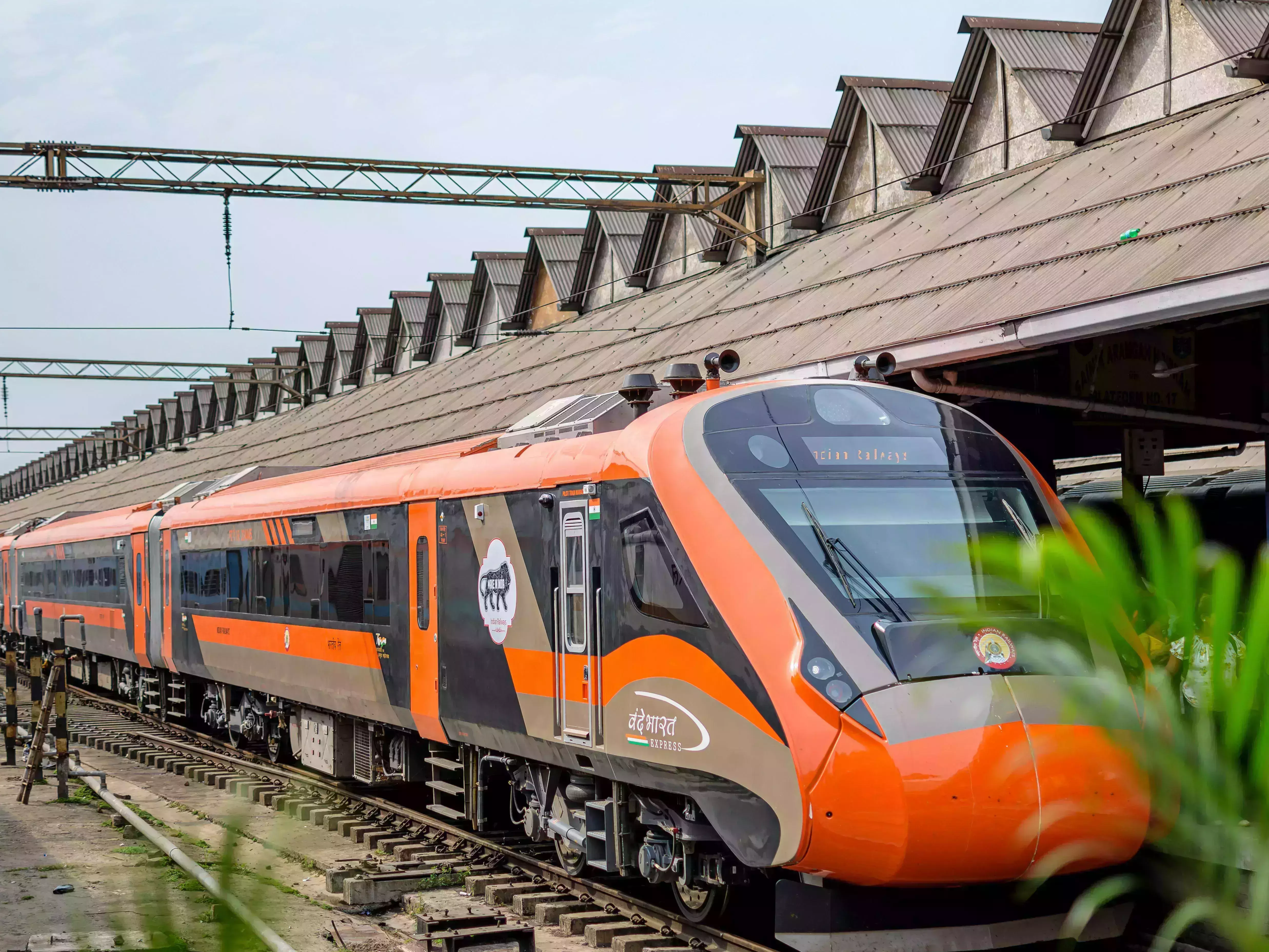 കേരളത്തിലെ 32 ട്രെയിനുകള് ഇന്നു മുതല് ഒന്നരമണിക്കൂര്മുതല് അഞ്ചുമണിക്കൂര്വരെ സമയവ്യത്യാസത്തില് ഓടും കേരളത്തിലെ 32 ട്രെയിനുകള് ഇന്നു മുതല് ഒന്നരമണിക്കൂര്മുതല് അഞ്ചുമണിക്കൂര്വരെ സമയവ്യത്യാസത്തില് ഓടും