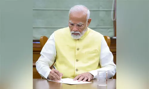 നരേന്ദ്രമോദി പ്രധാനമന്ത്രിയായി ചുമതലയേറ്റു; ആദ്യം ഒപ്പുവെച്ചത് കർഷക ധനസഹായ ബില്ലിൽ നരേന്ദ്രമോദി പ്രധാനമന്ത്രിയായി ചുമതലയേറ്റു; ആദ്യം ഒപ്പുവെച്ചത് കർഷക ധനസഹായ ബില്ലിൽ