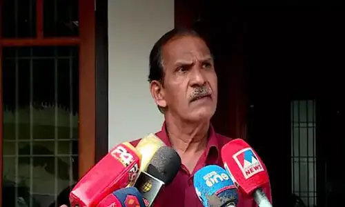 പന്തീരാങ്കാവ് ഗാർഹിക പീഡനക്കേസ്; മകൾ അവരുടെ കസ്റ്റഡിയിൽ, സമ്മർദം ചെലുത്തി പറയിപ്പിച്ചുവെന്ന് യുവതിയുടെ പിതാവ് പന്തീരാങ്കാവ് ഗാർഹിക പീഡനക്കേസ്; മകൾ അവരുടെ കസ്റ്റഡിയിൽ, സമ്മർദം ചെലുത്തി പറയിപ്പിച്ചുവെന്ന് യുവതിയുടെ പിതാവ്