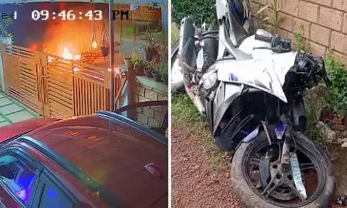 ബൈക്കുകൾ കൂട്ടിയിടിച്ച് തീപിടിച്ചു; യുവാവ് മരിച്ചു; അപകടം കൊല്ലം ശാസ്താംകോട്ടയിൽ ബൈക്കുകൾ കൂട്ടിയിടിച്ച് തീപിടിച്ചു; യുവാവ് മരിച്ചു; അപകടം കൊല്ലം ശാസ്താംകോട്ടയിൽ