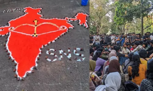 കോഴിക്കോട് എന്ഐടിയിലെ വിദ്യാര്ഥി സമരം; ആറ് ലക്ഷം രൂപ വീതം പിഴയൊടുക്കണമെന്ന് നോട്ടിസ് കോഴിക്കോട് എന്ഐടിയിലെ വിദ്യാര്ഥി സമരം; ആറ് ലക്ഷം രൂപ വീതം പിഴയൊടുക്കണമെന്ന് നോട്ടിസ്