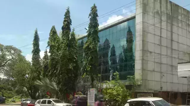 എ ആര് നഗര് ബാങ്ക് തട്ടിപ്പ്; മുസ്ലിം ലീഗ് നേതാക്കള്ക്കെതിരെ ആദായനികുതി വകുപ്പിന്റെ നോട്ടീസ് എ ആര് നഗര് ബാങ്ക് തട്ടിപ്പ്; മുസ്ലിം ലീഗ് നേതാക്കള്ക്കെതിരെ ആദായനികുതി വകുപ്പിന്റെ നോട്ടീസ്