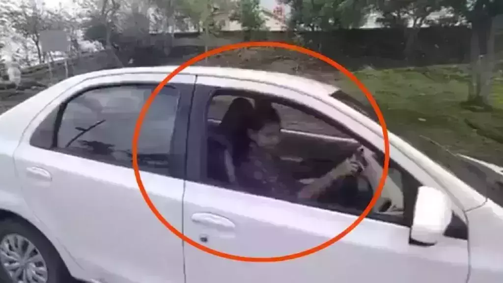 കാർ പിന്നോട്ട് എടുക്കുന്നതിനിടെ 300 അടി താഴ്ചയിലേക്ക് മറിഞ്ഞു; യുവതിക്ക് ദാരുണാന്ത്യം