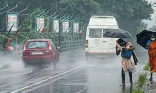 മഴ കനത്തു; ഏഴ് ജില്ലകളില് വിദ്യാഭ്യാസ സ്ഥാപനങ്ങള്ക്ക് നാളെ അവധി മഴ കനത്തു; ഏഴ് ജില്ലകളില് വിദ്യാഭ്യാസ സ്ഥാപനങ്ങള്ക്ക് നാളെ അവധി