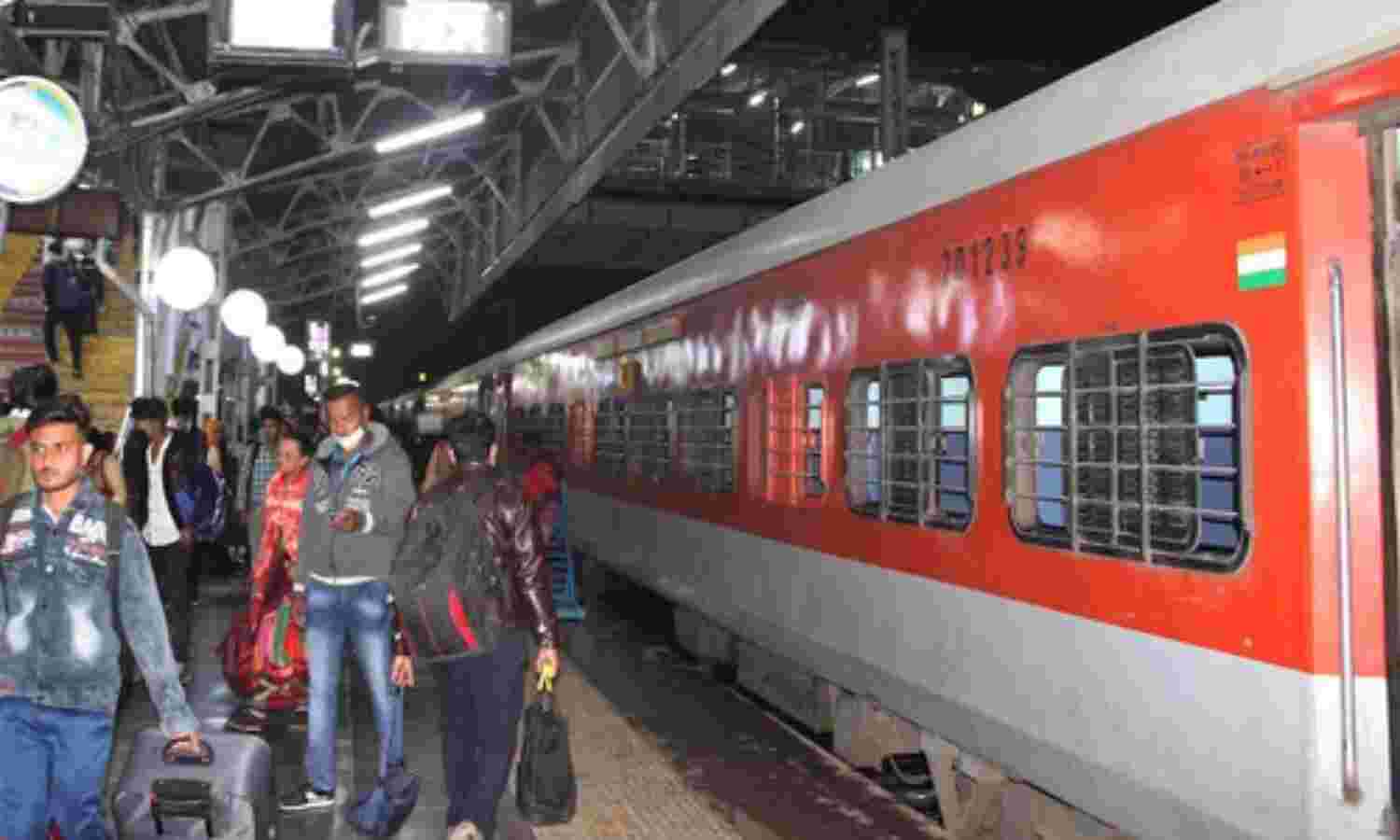 പാസഞ്ചർ തീവണ്ടികളുടെ കോവിഡിന് മുമ്പുള്ള നമ്പർ പുനഃസ്ഥാപിക്കാനുള്ള തീരുമാനം റെയിൽവേ പിൻവലിച്ചു പാസഞ്ചർ തീവണ്ടികളുടെ കോവിഡിന് മുമ്പുള്ള നമ്പർ പുനഃസ്ഥാപിക്കാനുള്ള തീരുമാനം റെയിൽവേ പിൻവലിച്ചു