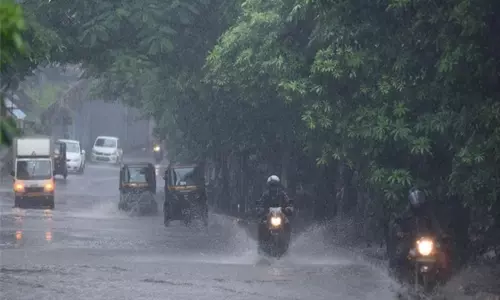 സംസ്ഥാനത്ത് പലയിടത്തും ശക്തമായ മഴ തുടരുന്നു; രണ്ട് ജില്ലകളില്‍ നാളെ സ്‌കൂള്‍ അവധി
