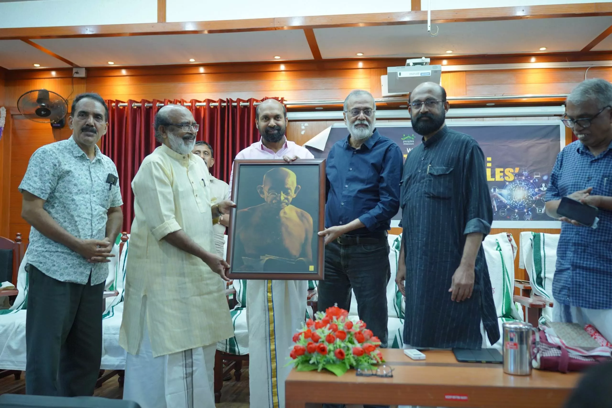 ജനാധിപത്യം നിലനില്ക്കാന് ഡിജിറ്റല് മാധ്യമരംഗത്ത് ജനകീയഇടപെടല് അനിവാര്യം : പ്രബീര് പുര്കായസ്ഥ ജനാധിപത്യം നിലനില്ക്കാന് ഡിജിറ്റല് മാധ്യമരംഗത്ത് ജനകീയഇടപെടല് അനിവാര്യം : പ്രബീര് പുര്കായസ്ഥ