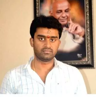 27കാരനെ ലൈംഗികമായി പീഡിപ്പിച്ച കേസ്; പ്രജ്ജ്വല്‍ രേവണ്ണയുടെ സഹോദരന്‍ സൂരജ് രേവണ്ണ അറസ്റ്റില്‍