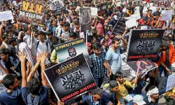 നീറ്റ് പുനഃപരീക്ഷ എഴുതേണ്ടിയിരുന്നത് 1563 പേര്; 750 പേര് ഹാജരായില്ല; 63 പേരെ ഡീബാര് ചെയ്തു നീറ്റ് പുനഃപരീക്ഷ എഴുതേണ്ടിയിരുന്നത് 1563 പേര്; 750 പേര് ഹാജരായില്ല; 63 പേരെ ഡീബാര് ചെയ്തു