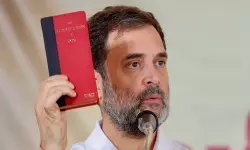 ഭരണഘടനക്കെതിരായ മോദിയുടെയും അമിത് ഷായുടെയും ആക്രമണം അംഗീകരിക്കില്ല: രാഹുൽ ഗാന്ധി ഭരണഘടനക്കെതിരായ മോദിയുടെയും അമിത് ഷായുടെയും ആക്രമണം അംഗീകരിക്കില്ല: രാഹുൽ ഗാന്ധി