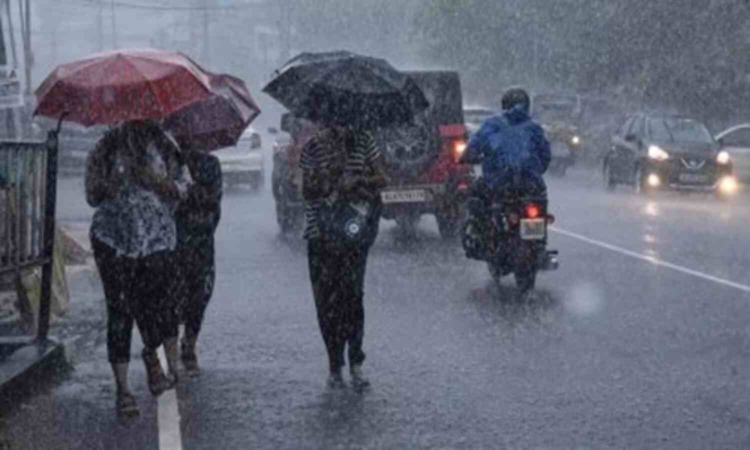 സംസ്ഥാനത്ത് കനത്ത മഴ തുടരുന്നു: വിനോദസഞ്ചാരത്തിന് വിലക്ക് സംസ്ഥാനത്ത് കനത്ത മഴ തുടരുന്നു: വിനോദസഞ്ചാരത്തിന് വിലക്ക്