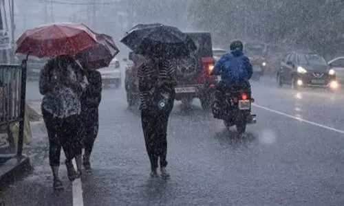 സംസ്ഥാനത്ത് കനത്ത മഴ തുടരുന്നു: വിനോദസഞ്ചാരത്തിന് വിലക്ക് സംസ്ഥാനത്ത് കനത്ത മഴ തുടരുന്നു: വിനോദസഞ്ചാരത്തിന് വിലക്ക്