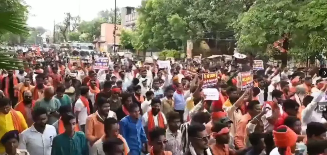 ഛത്തീസ്ഗഢിലെ പശുക്കൊല; കൊലയാളികള്ക്കു വേണ്ടി കൂറ്റന് റാലിയുമായി വിഎച്ച്പി(വീഡിയോ) ഛത്തീസ്ഗഢിലെ പശുക്കൊല; കൊലയാളികള്ക്കു വേണ്ടി കൂറ്റന് റാലിയുമായി വിഎച്ച്പി(വീഡിയോ)