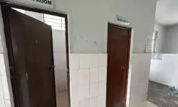 കായംകുളം താലൂക്ക് ആശുപത്രിയിയിൽ സ്ത്രീകളുടെ വാർഡിൽ ശുചിമുറി ഇല്ല; ആശ്രയം പുരുഷ വാർഡ് കായംകുളം താലൂക്ക് ആശുപത്രിയിയിൽ സ്ത്രീകളുടെ വാർഡിൽ ശുചിമുറി ഇല്ല; ആശ്രയം പുരുഷ വാർഡ്